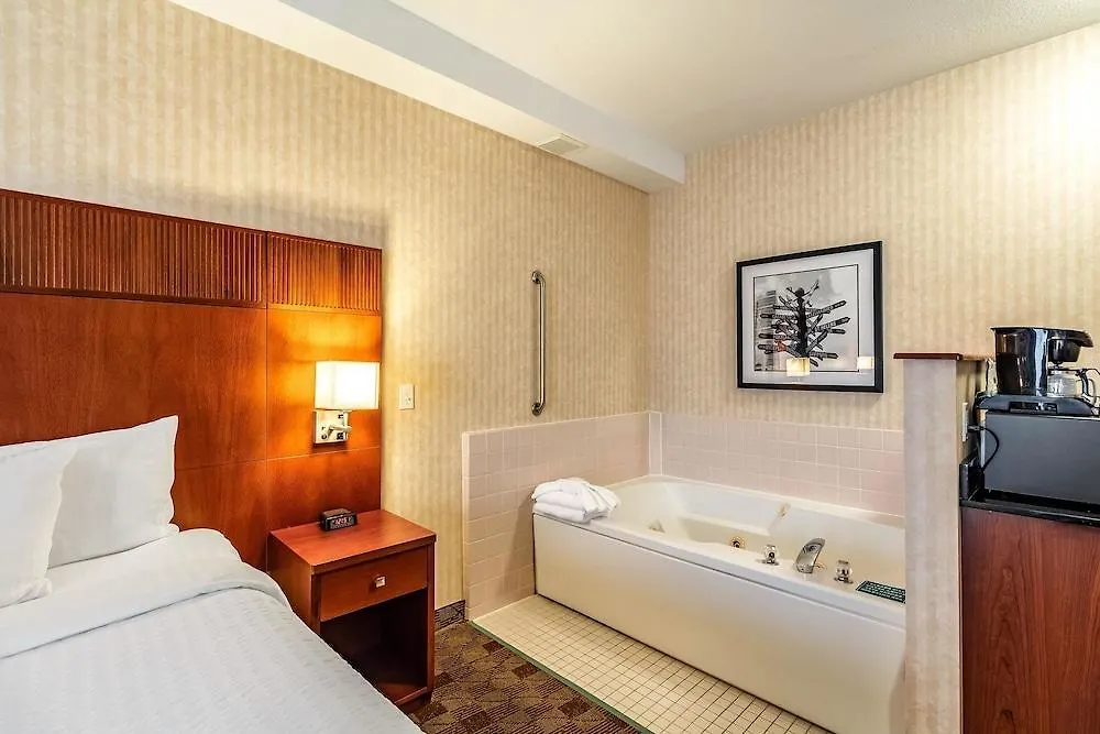 Clarion Hotel Portland International Airport 3*,