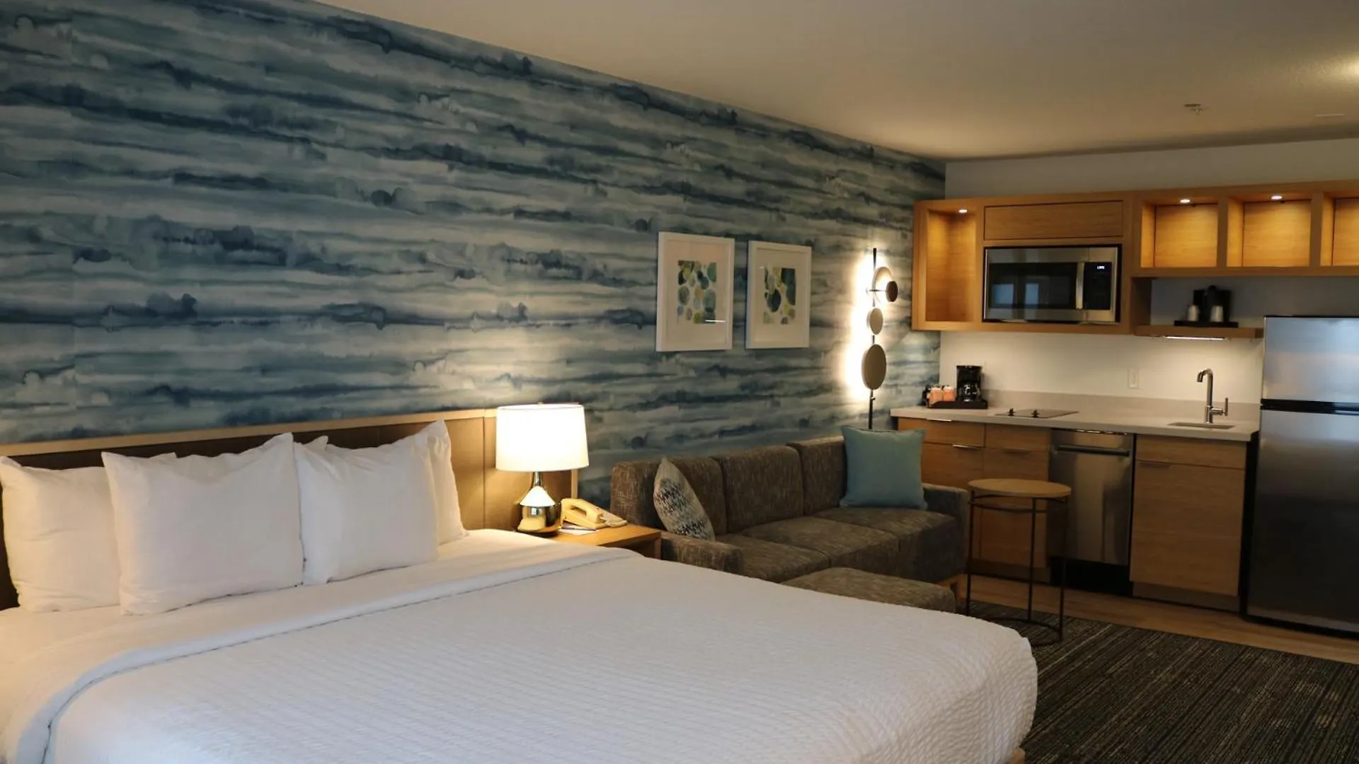 Clarion Hotel Portland International Airport