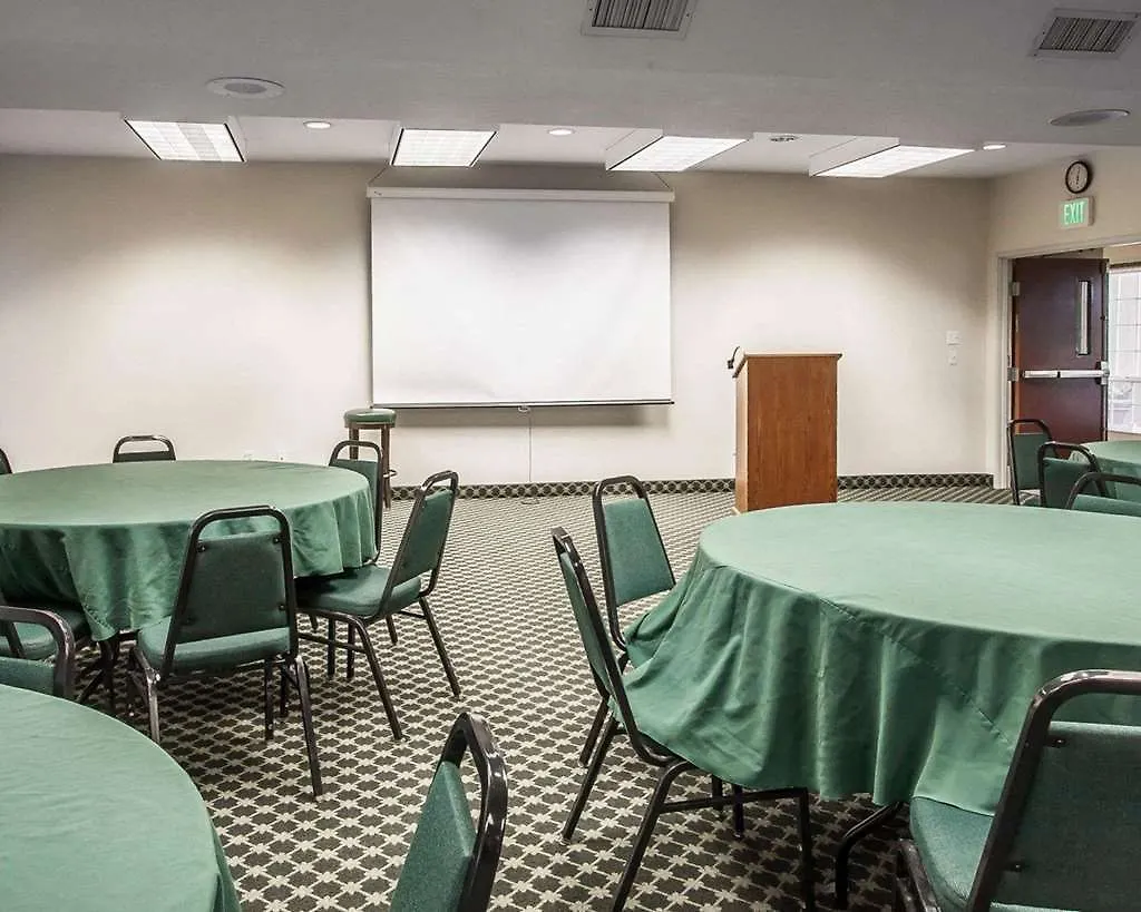 Clarion Hotel Portland International Airport 3*,