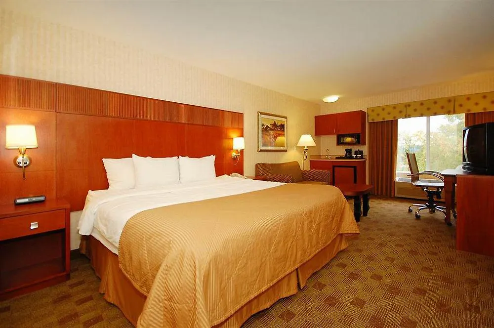 Clarion Hotel Portland International Airport