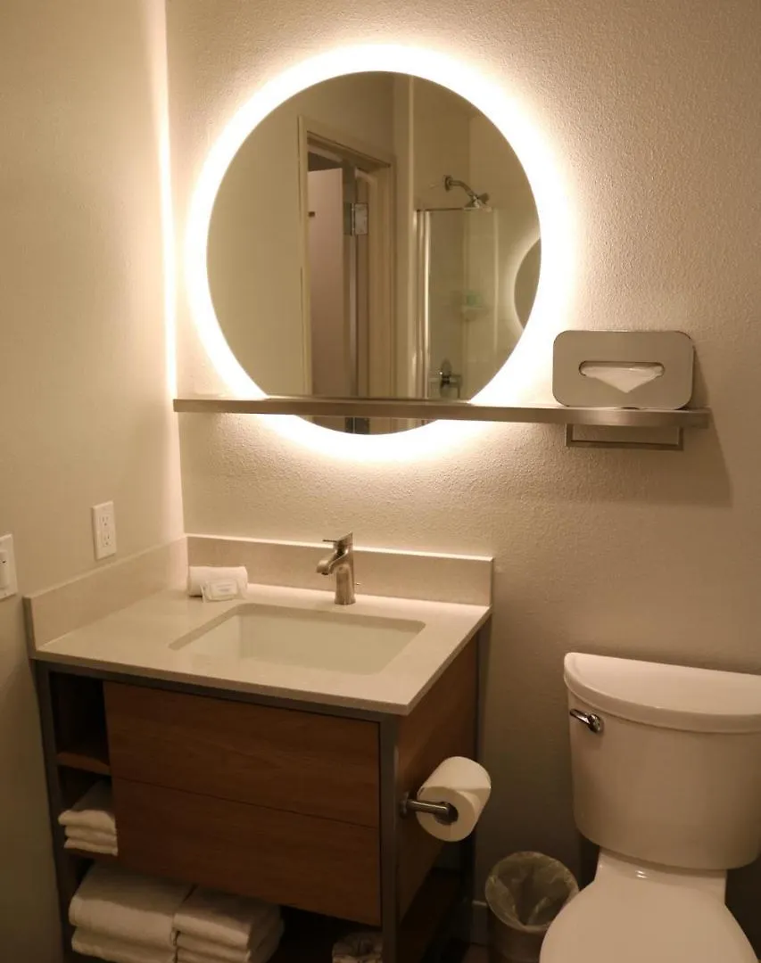 Clarion Hotel Portland International Airport