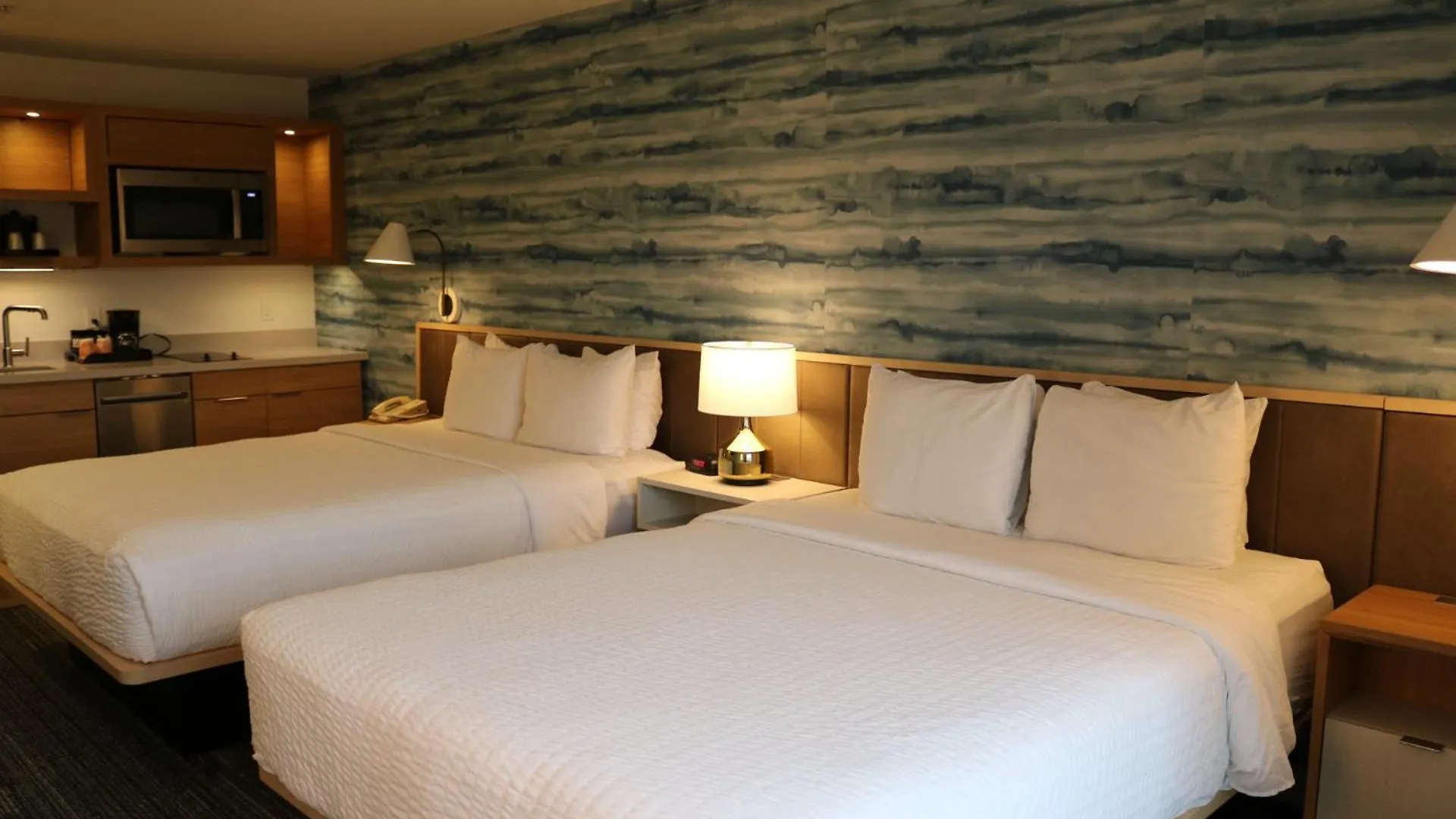 Clarion Hotel Portland International Airport 3*,
