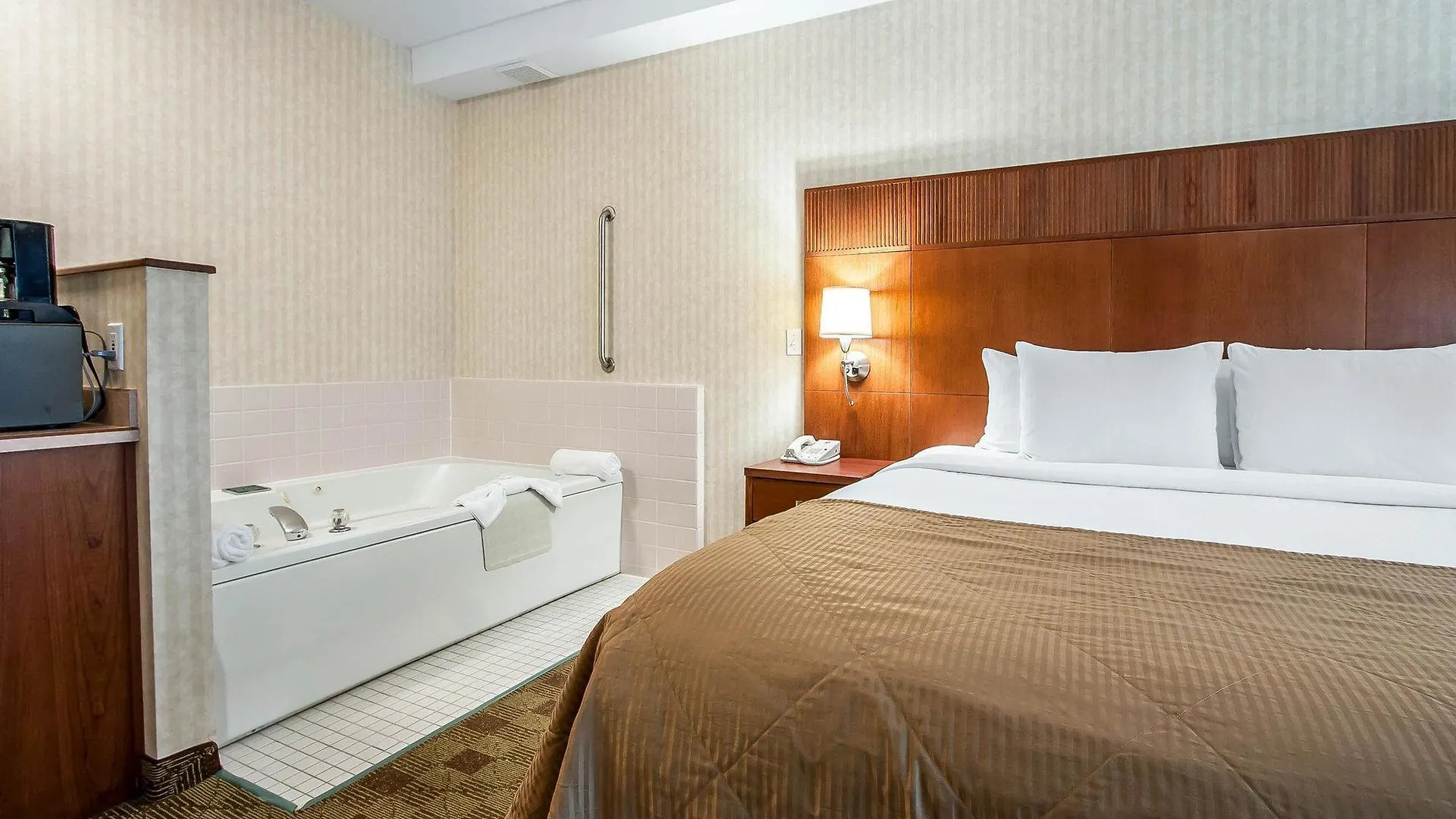 Clarion Hotel Portland International Airport 3*,  United States